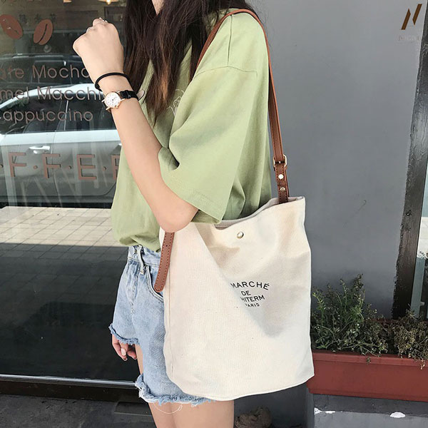 Túi vải 1 quai dùng để đựng đồ cá nhân khi đi chơi
