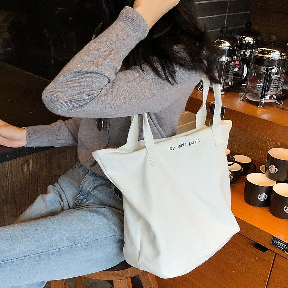 Shopping bằng túi vải bố là cách sống xanh hiện đại